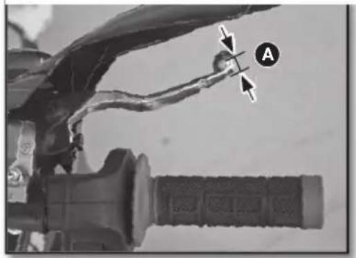 Sherco 250 SEFR (2017) - COMPROBACION DEL RECORRIDO DEL FRENO DELANTERO DE MANO - 1