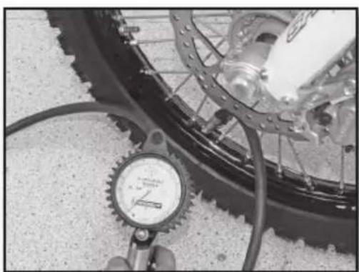 Sherco 250 SEFR (2017) - CONTRÔLÉ DE LA PRESSION DES PNEUMATIQUES - 1