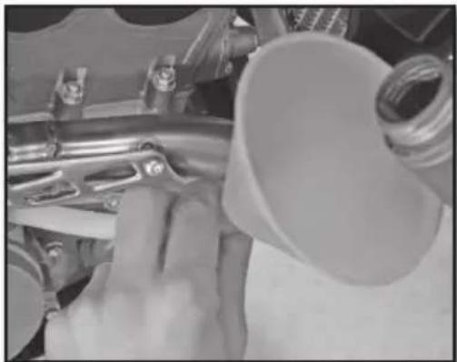 Sherco 250 SEFR (2017) - CONTROL DE NIVEL DE ACEITE MOTOR - 4