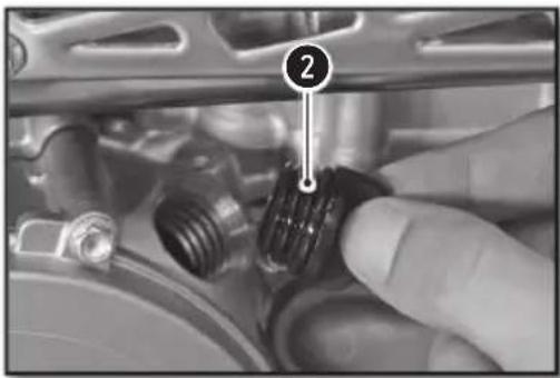 Sherco 250 SEFR (2017) - CHECKING THE ENGINE OIL LEVEL - 2