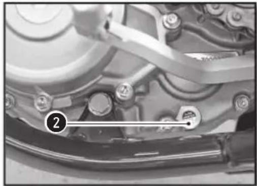 Sherco 250 SEFR (2017) - DRAINING THE ENGINE OIL AND REMOVERTING THE OIL FILTER - 2
