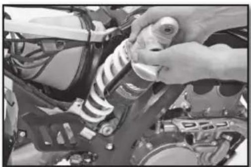 Sherco 250 SEFR (2017) - DÉMONTAGE DE L'AMORTISSEUR - 4