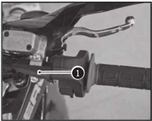 Sherco 250 SEFR (2017) - Adjusting the play in the throttle cable - 1