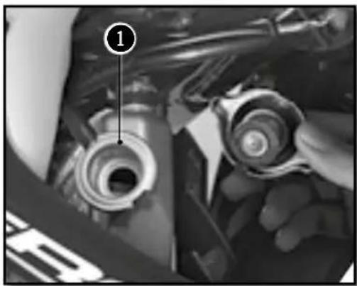 Sherco 250 SER (2016) - CONTRÔLÉ DU NIVEAU DE LIQUIDE DE REFROIDISSEMENT - 1