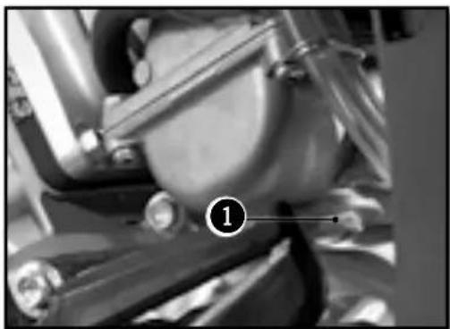 Sherco 250 SER (2016) - Emptying the carburetor float chamber - 1