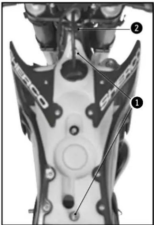 Sherco 250 SER (2016) - DÉMONTAGE DU RÉSERVOIR D'ESSENCE - 1