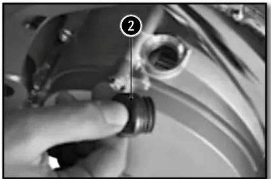 Sherco 250 SER (2016) - CHECKING THE ENGINE OIL LEVEL - 2