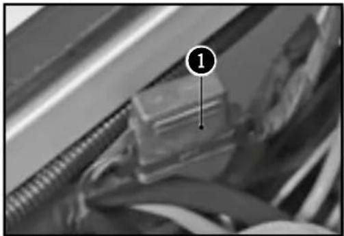 Sherco 250 SER (2016) - SUSTITUIR EL FUSIBLE DE PROTECCION DE HAZ LUMINOSO (250-300 SE/R) - 1