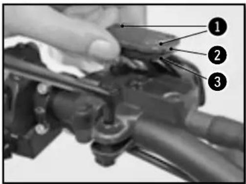 Sherco 250 SER (2016) - CHECKING THE CLUTCH FLUID LEVEL - 1