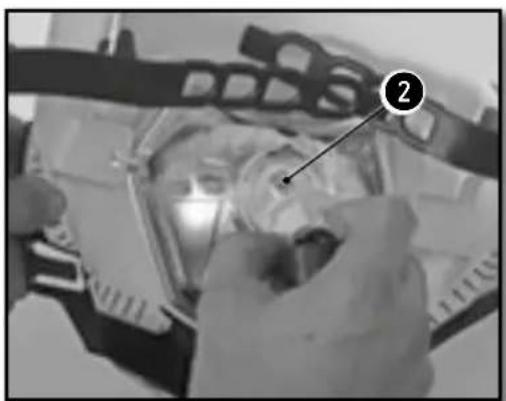 Sherco 250 SER (2016) - SUSTITUIR LA BOMBILLA DEL FARO O EL PILOTO - 2