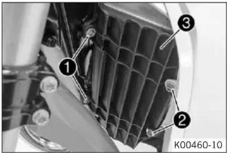 KTM 125 SX (2017) - Déposer le cache du radiateur (tous les modèles 125/150) - 1