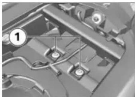 BMW R 1200 R (2017) - Remplacer l'ampoule d'éclairage de la plaque d'immatriculation - 7
