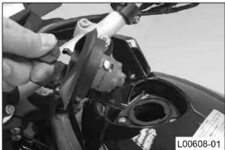KTM 990 Supermoto T (2013) - Κλείσιμο τάπας ρεζερβουάρ - 1