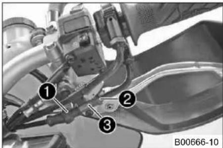 KTM 990 Supermoto T (2013) - Ρύθμιση νεκρής διαδρομής ντιζών Bowden γκαζιού - 1