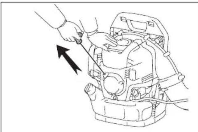 MAKITA EB5300TH - Bei kaltem Motor oder nach dem Auftanken (Kaltstart) - 4
