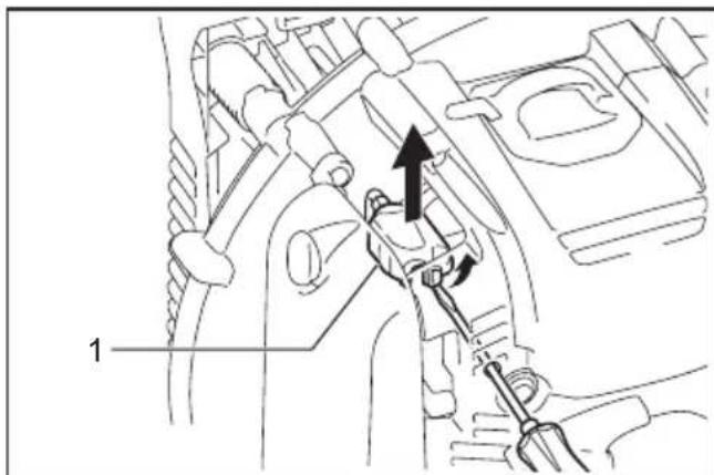 MAKITA EB5300TH - De carburatuarafdekking reinigen - 1