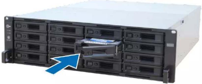 SYNOLOGY RS2818RP+ - Installation des disques - 4