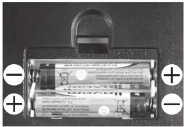 SILVERCREST SKWH 5 A1 - Batterien einlagen / wechseln - 1