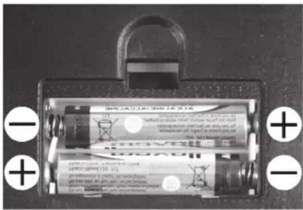 SILVERCREST SKWH 5 A1 - Inserting/changing the batteries - 1