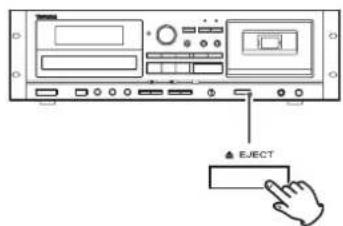 TASCAM CDA580 - Appuyez sur la touche TAPE EJECT (▲) pour ouvrir le compartiment de la cassette. - 1