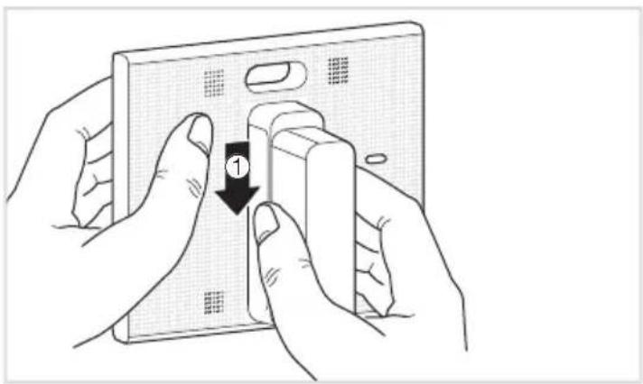 HAGER TKP100A - Smontaggio/rimontaggio del coperchio posteriore del controller - 1