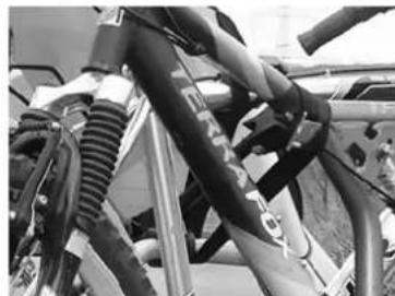 Eufab Amber IV - MONTAGE VAN DE FIETSEN OP DE FIETSENDRAGER - 6