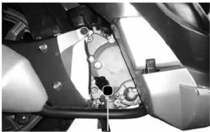 Tell Logik 125 - Vérification du niveau de l'huile de moteur - 2