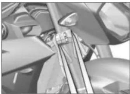 BMW S 1000 R (2016) - Κλίση του οχήματος στο πλάι κατά την ανύψωσή του - 1