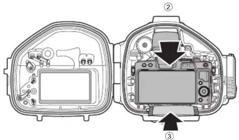 OLYMPUS PTEP10 - Insérer l'appareil photo numérique dans le caisson - 1