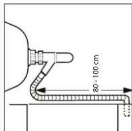 HAIER HW80BD14756 - Tuyau de vidange raccordé à un évier - 2