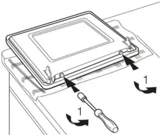 ELECTROLUX EKK603504 - Ausbau von Backofentür und Glasscheibe - 4