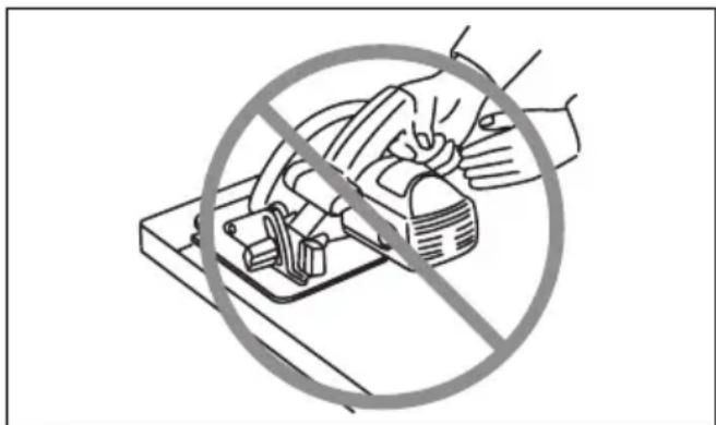 MAKITA HS6100 - Kickback causes and related warnings - 3