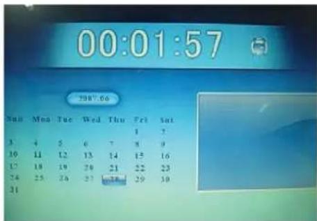 BRAUN DigiFrame 1570 - Régler le calendrier et l'heure/l'alarme - 1