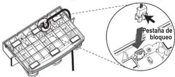 KORG LP380 - Conecte el cable de pedales fjado, teniendo en cuenta la orientacion correcta, al conector del lado opuesto a la unidad de pedales, y afterwards enganchelo en una ranura de la unidad de pedales. - 1