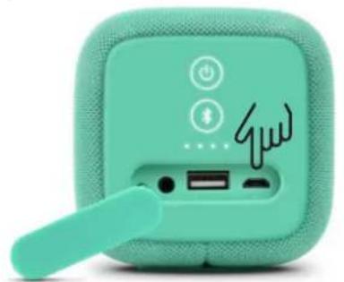 FRESH N REBEL Rockbox Bold M - Carga el altavoz con el cable Micro USB. - 1