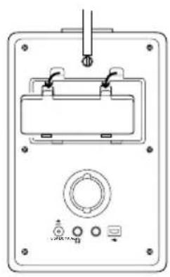 PURE Evoke H3 - U installeert een ChargePAK als volgt: - 1