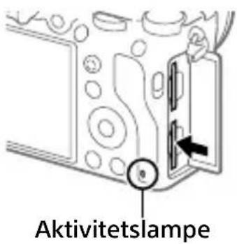 SONY Alpha A7R III - Sådan tages hukommelseskortet ud - 1