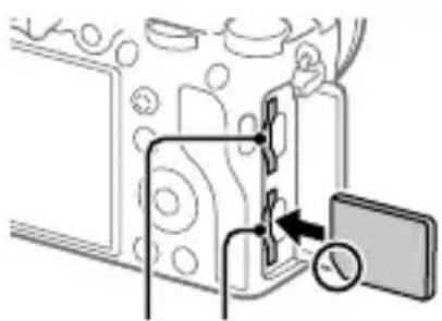 SONY Alpha A7R III - Inserte la tarjeta SD en la ranura 1. - 1