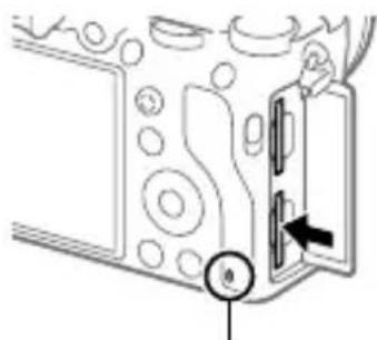 SONY Alpha A7R III - För att ta ut minneskortet - 1