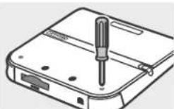 NINTENDO 2DS XL - Draai de schroefjes in de batterijdeksel los - 1