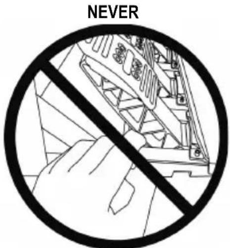 THRUSTMASTER TX Servo Base - Warning – Pedal set pinching hazard during gaming sessions - 1