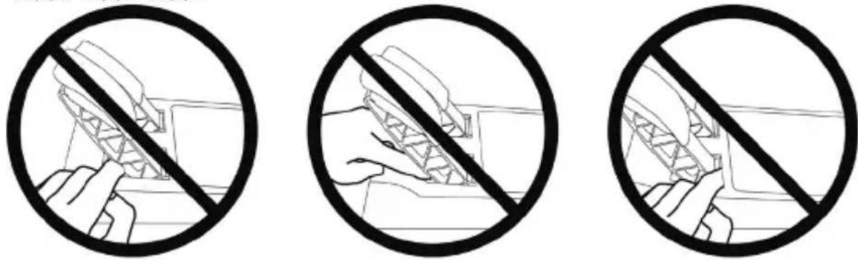THRUSTMASTER TX Servo Base - Waarschuwing – Pedaalset beknellingsgevaar bij gebruik - 1