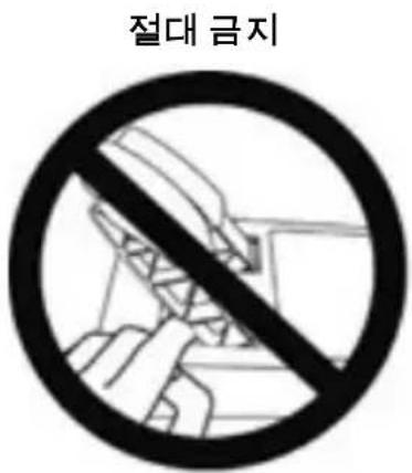 THRUSTMASTER TMX Pro - 경고-게임 중 폐달 세트에 끼일 위험 - 1