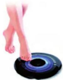 MEDISANA TargetScale 3 - Prima di poter mettere in funzione la bilancia, rimuovere la striscia isolante dal vano batteria sul lato inferiore dell'apparecchio. - 1