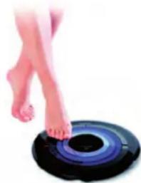 MEDISANA TargetScale 3 - Než budete moci váhu uvést do provozu, musite vytáhnout instalacné pásku z mista pro baterii na spodní straně prístroje. - 1