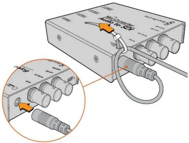 Blackmagic Design Micro Converter HDMI to SDI - Conexión del cable de alimentación - 1