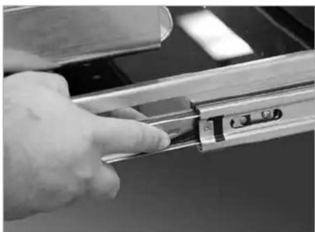 Fisher & Paykel OD30WDX2UB - STEP 1 Removing the drawer - 3