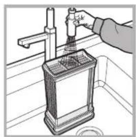 INDESIT IDCA 835 B (EU) - Condensor - Het is noodzakelijk het stof uit de condensor te halen doe dit elke week. - 3