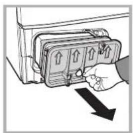 INDESIT IDCA 835 B (EU) - Condensor - Het is noodzakelijk het stof uit de condensor te halen doe dit elke week. - 2