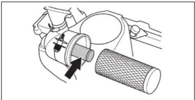 HUSQVARNA P 525D - So reinigen Sie den Luftfilter und tauschen ihn aus - 4